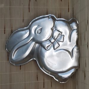 Wilton 1986 Vintage Bunny Rabbit Cake Pan 2105-2015